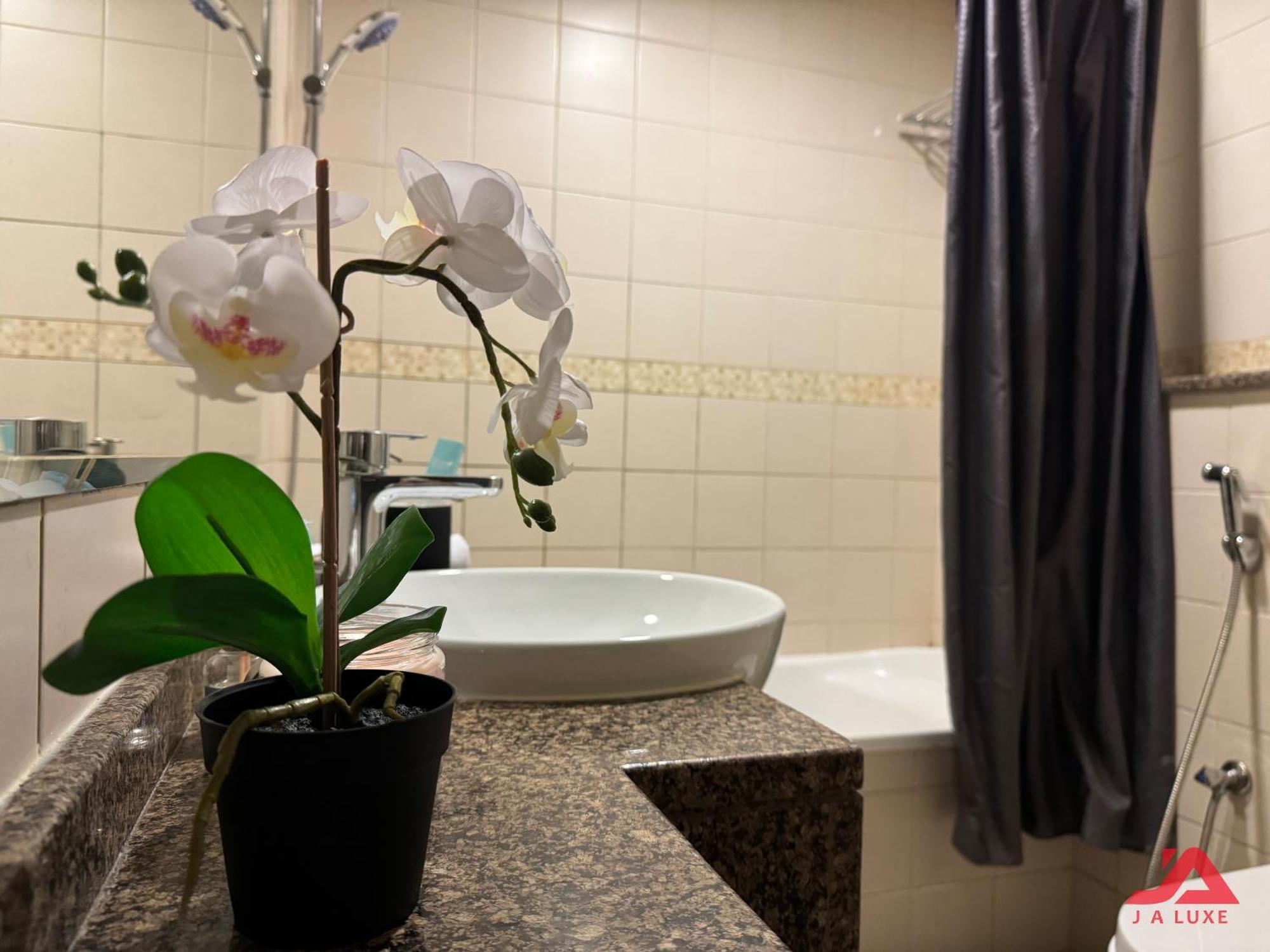 Cozy Marina & Sea View Apt In Bay Central Tower Dubai Marina With Modern Gym & Pool, Steps To Beach & Metro Ngoại thất bức ảnh