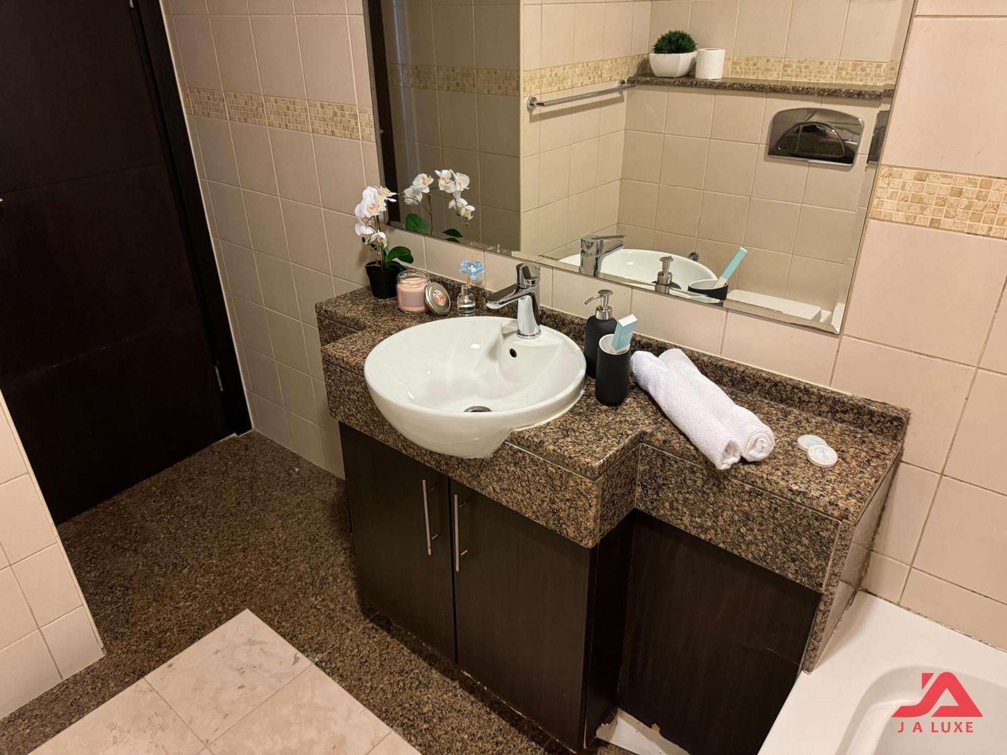 Cozy Marina & Sea View Apt In Bay Central Tower Dubai Marina With Modern Gym & Pool, Steps To Beach & Metro Ngoại thất bức ảnh